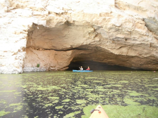 Remando en el Pozo del Gavilan